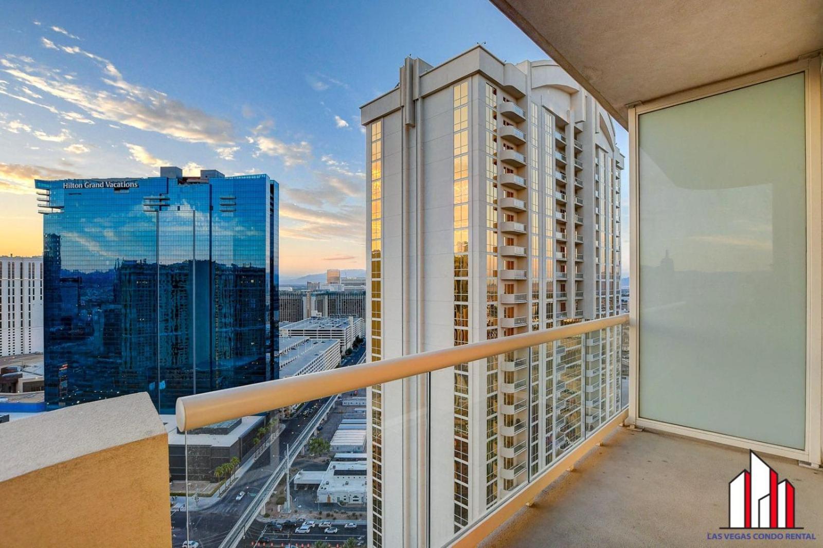 Mgm Signature-30-705 F1 Track & Strip View Balcony Las Vegas Esterno foto